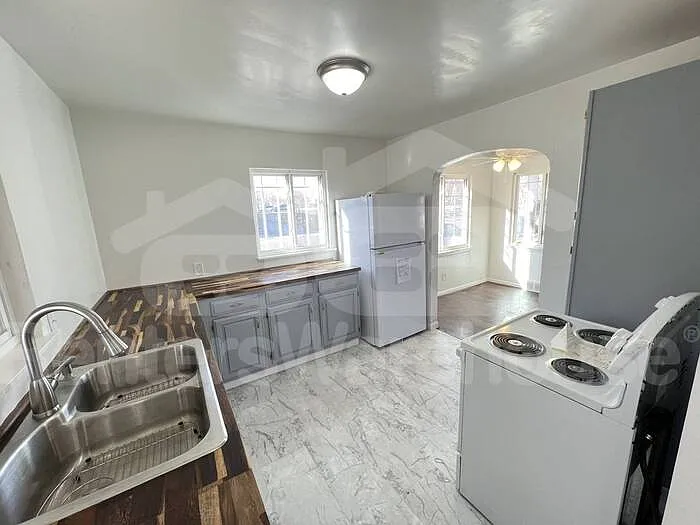 3490 W Tennessee Ave — Photo 8