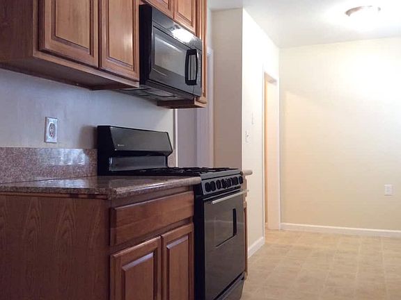 5th image of 2711 Lyndale Ave