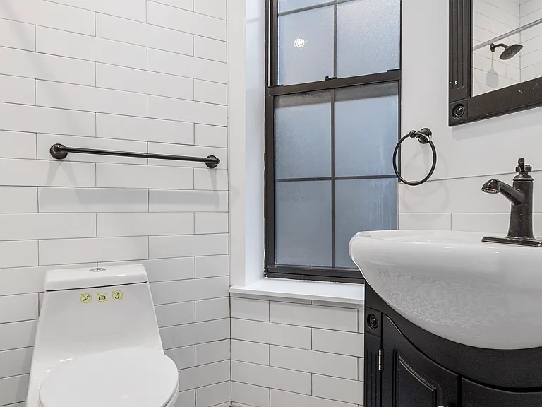 253 Hart St #2L — Photo 10