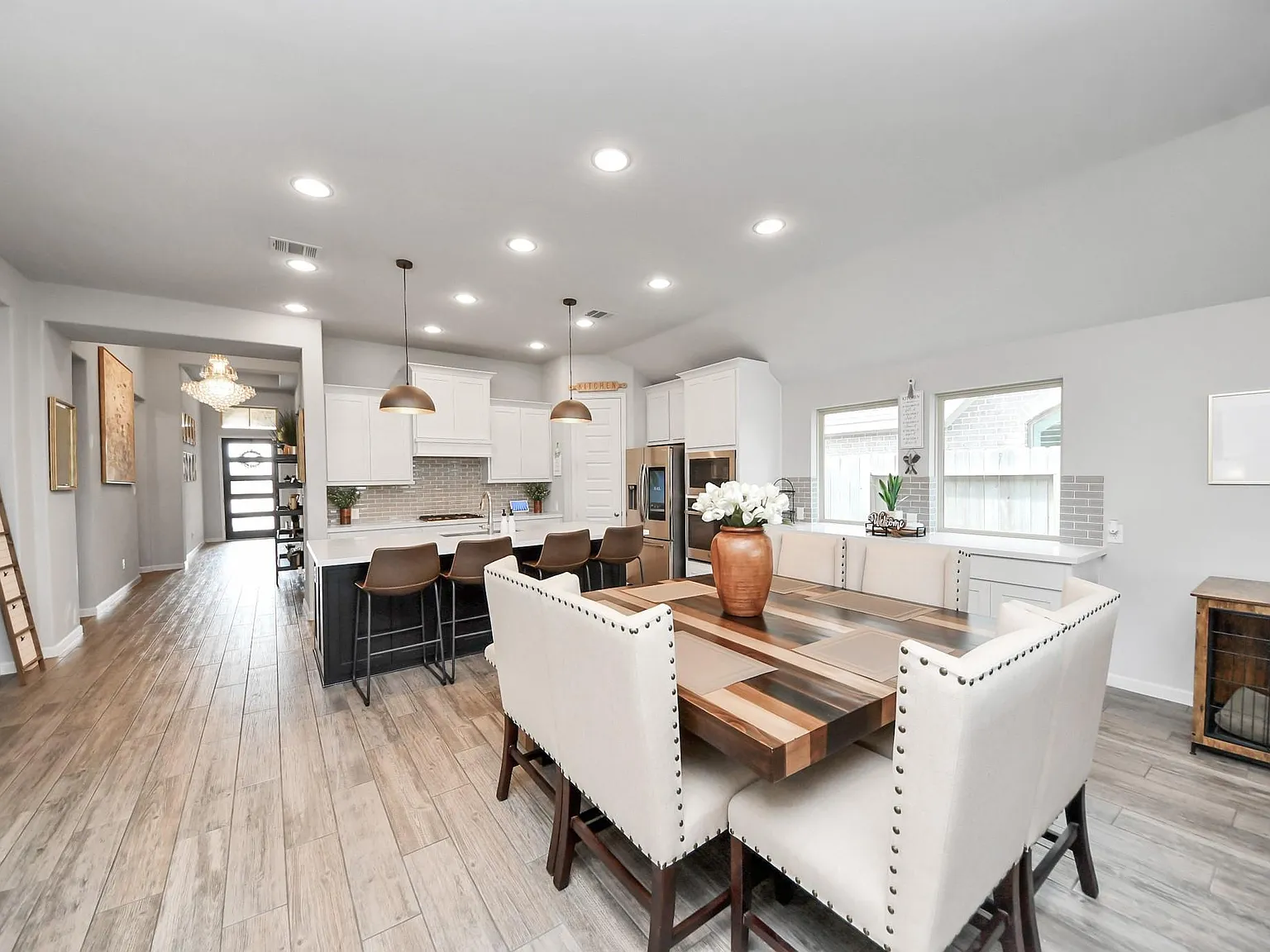4 bed, 3.5 bath, 2600 sqft, $3,600 — Photo 4