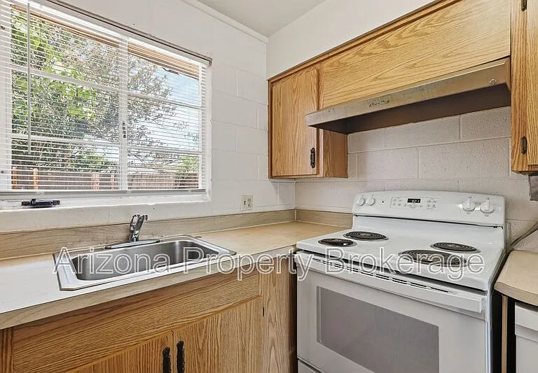 450 W 6th St #C — Photo 10