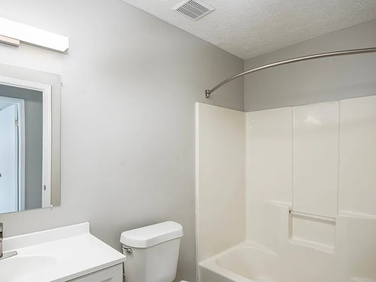 University Commons Apartments — Photo 37