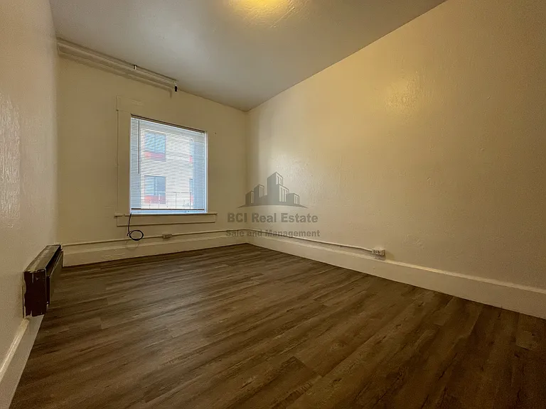 910 Clay St #8 — Photo 4