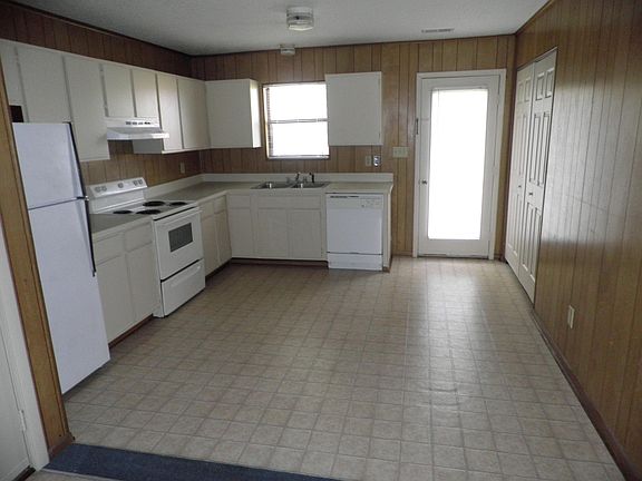 3rd image of 3808 Guardian Ave #32