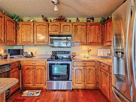 2nd image of 1111 Forest View Dr