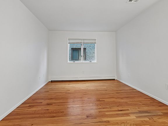 5th image of 336 E Columbia Ave