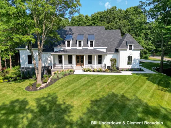 6437 Gaslight Ct, Saugatuck, MI 49453