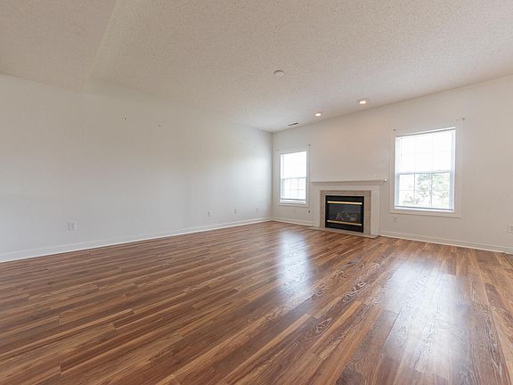 2nd image of 7140 Dublin Ln