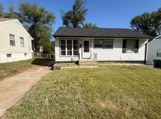 329 Caithness Rd, Saint Louis, MO 63137