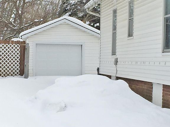 2nd image of 414 Lewis St