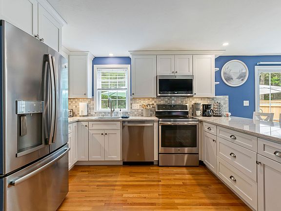 4th image of 10 Kristina Ln