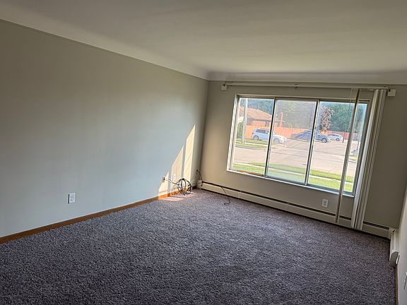 4th image of 17915 Veronica Ave #17925-2