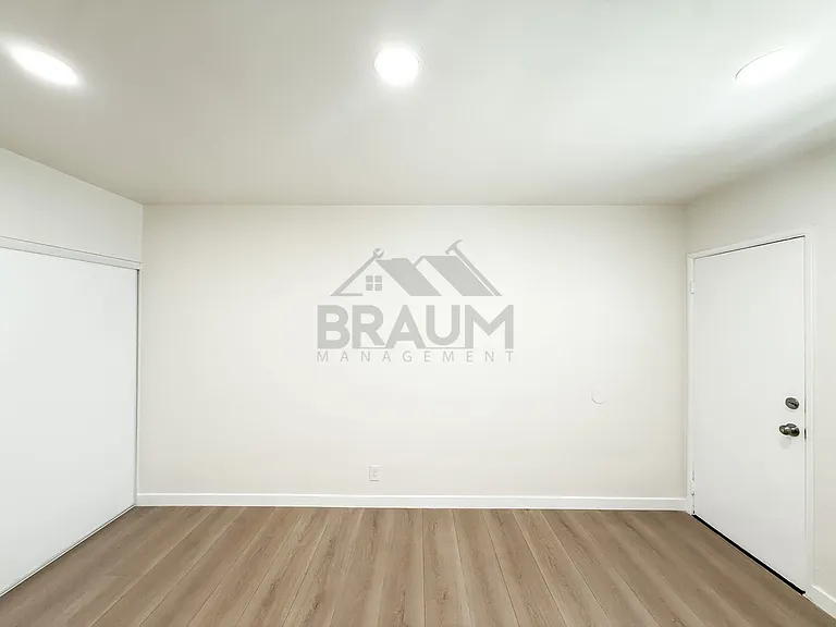 7339 WOODMAN — Photo 19