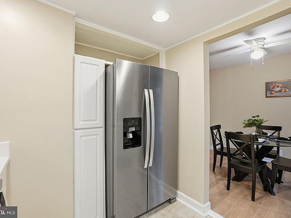 4th image of 3059 S Buchanan St APT B1