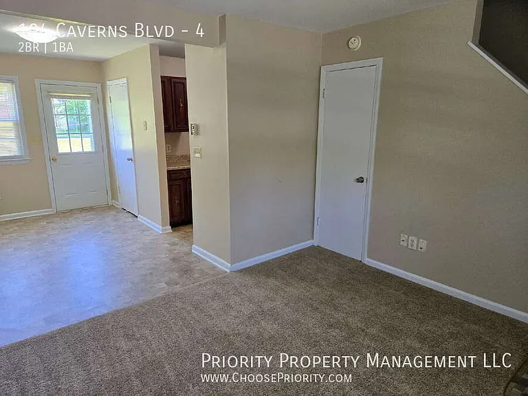 104 Caverns Blvd #4 — Photo 2