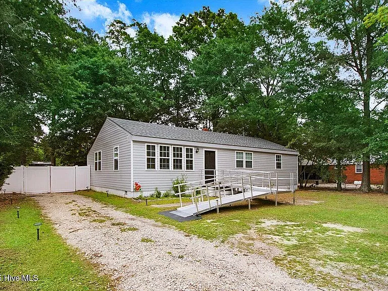 1302 North Dr — Photo 11