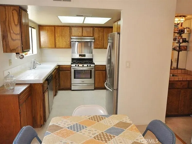 2612 W Grand Ave #C — Photo 11