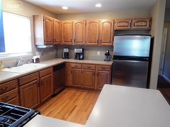 3rd image of 16359 Sleepy Hollow Dr