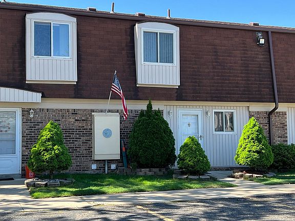 3rd image of 15566 Dupage Blvd #111