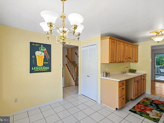 5th image of 3233 Holly Berry Ct