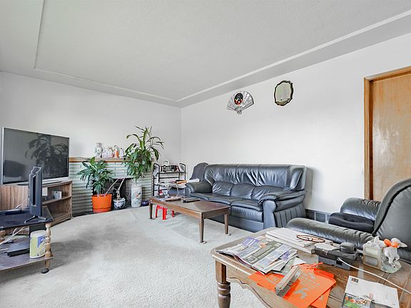 5th image of 2630 E 1st Ave