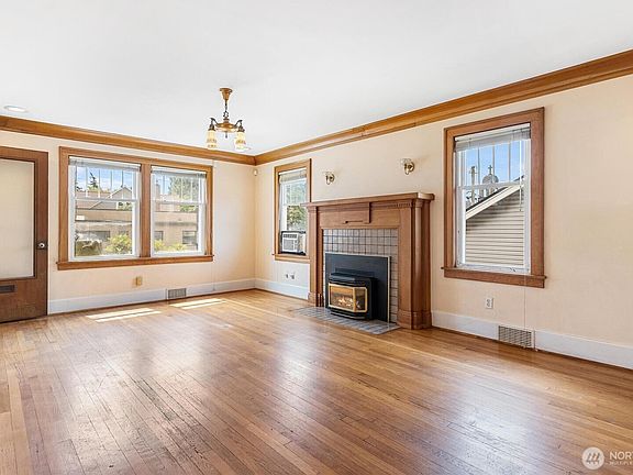 4th image of 421 E Division Street