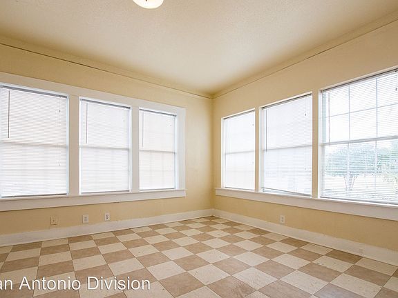 3rd image of 1409 W Woodlawn Ave APT 04