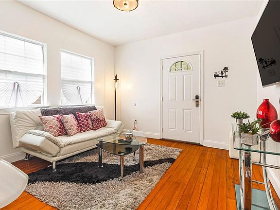 4th image of 2616-18 Jackson Ave