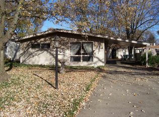 13 Roberts St, North Aurora, IL 60542