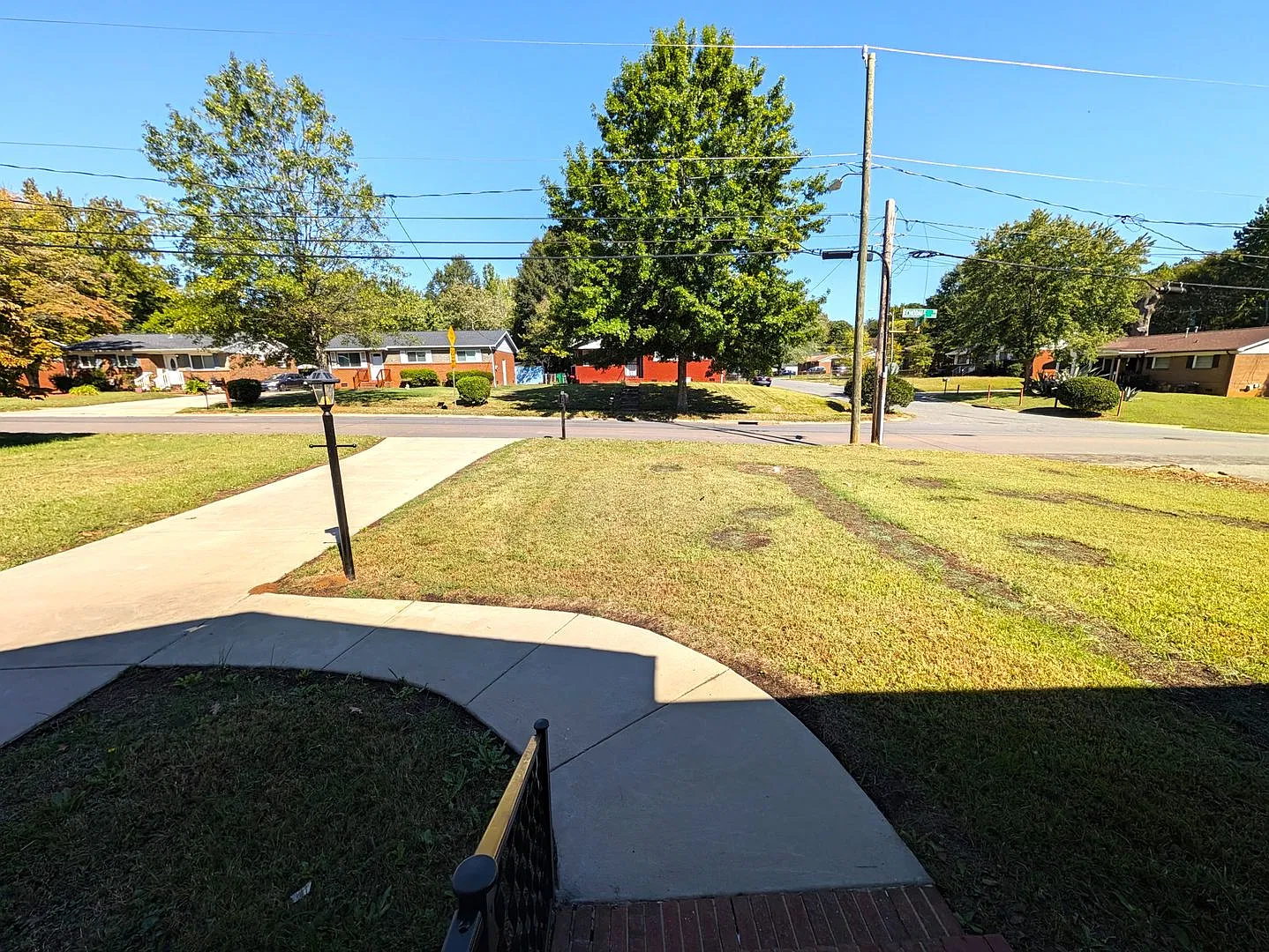Minutes from Uptown! Updated 3 Bedroom Ranch Home! — Photo 2