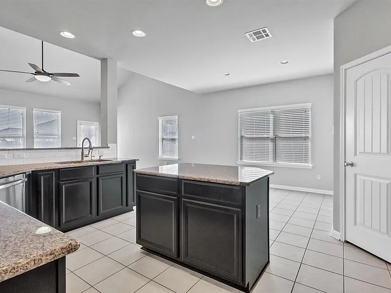 131 Desert Rose Dr — Photo 6