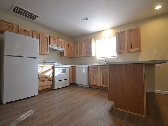 3rd image of 606 N Poplar St