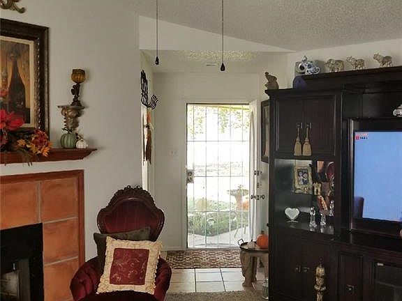 3rd image of 2016 Dickens Dr