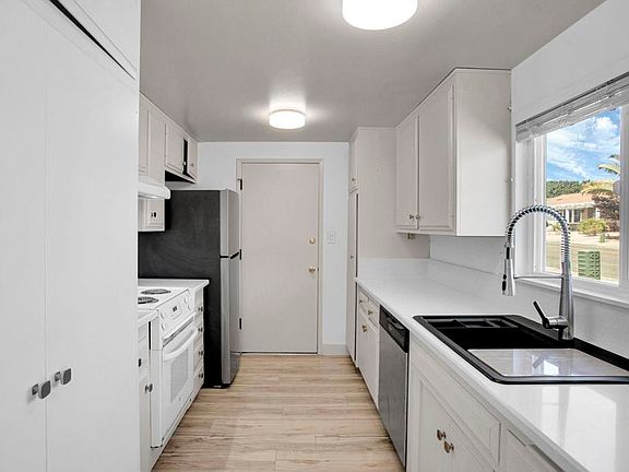 4th image of 959 La Tierra Dr