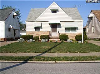 1st image of 848 E 218th St