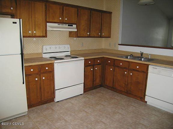 2nd image of 132-134 TWIN WOOD Drive