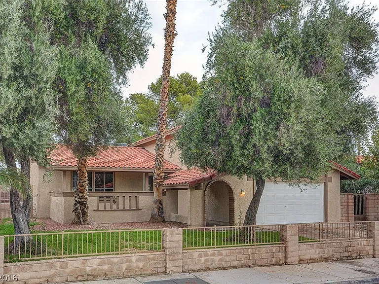 3670 La Junta Dr — Photo 2