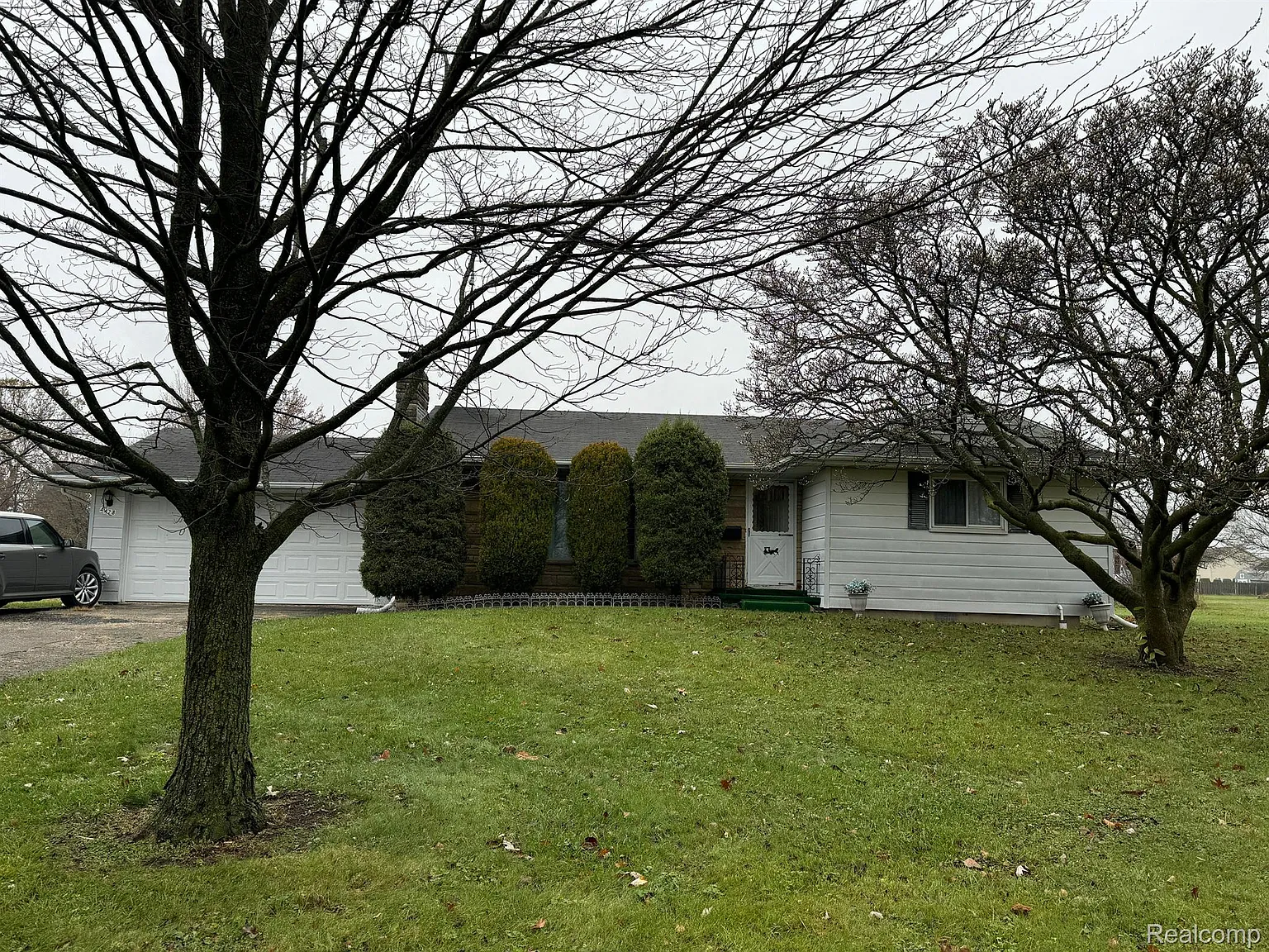 4428 Calkins Rd photo 1
