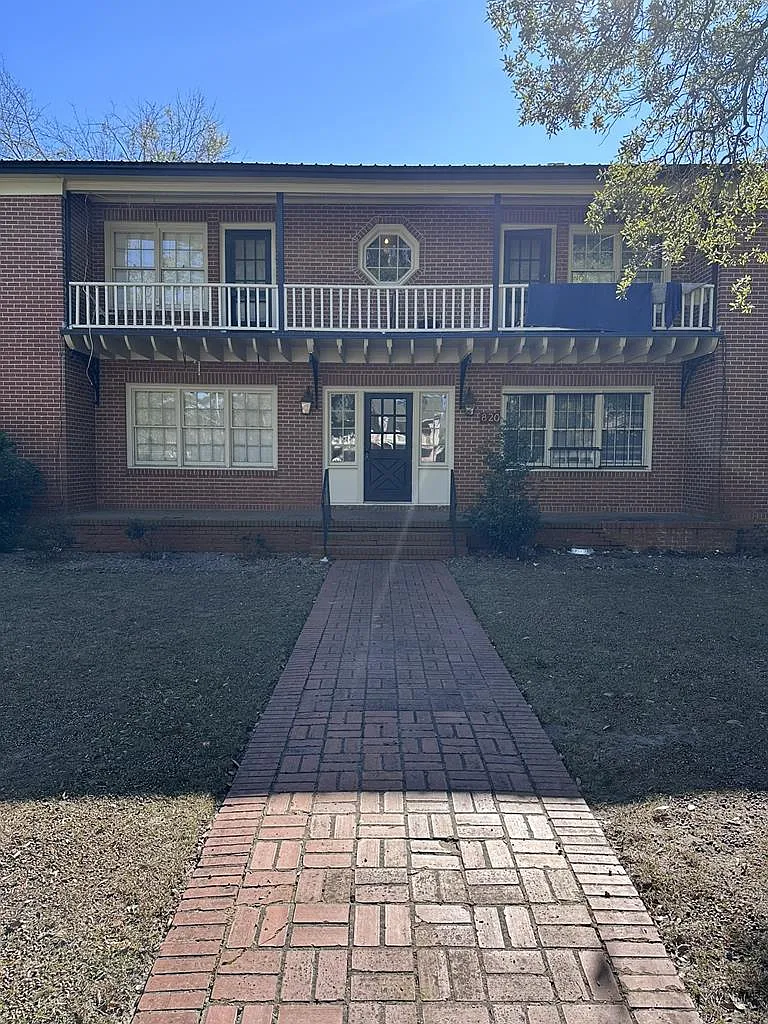 2 bed, 1.0 bath, 1270 sqft, $700 — Photo 1
