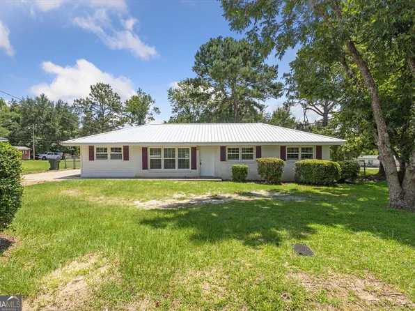 612 Freedom St, Swainsboro, GA 30401