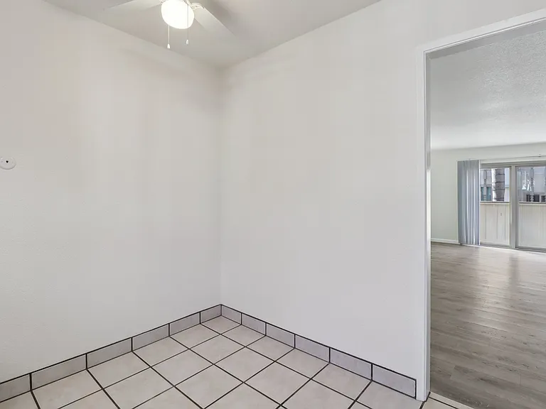 La Jollan Townhomes — Photo 12