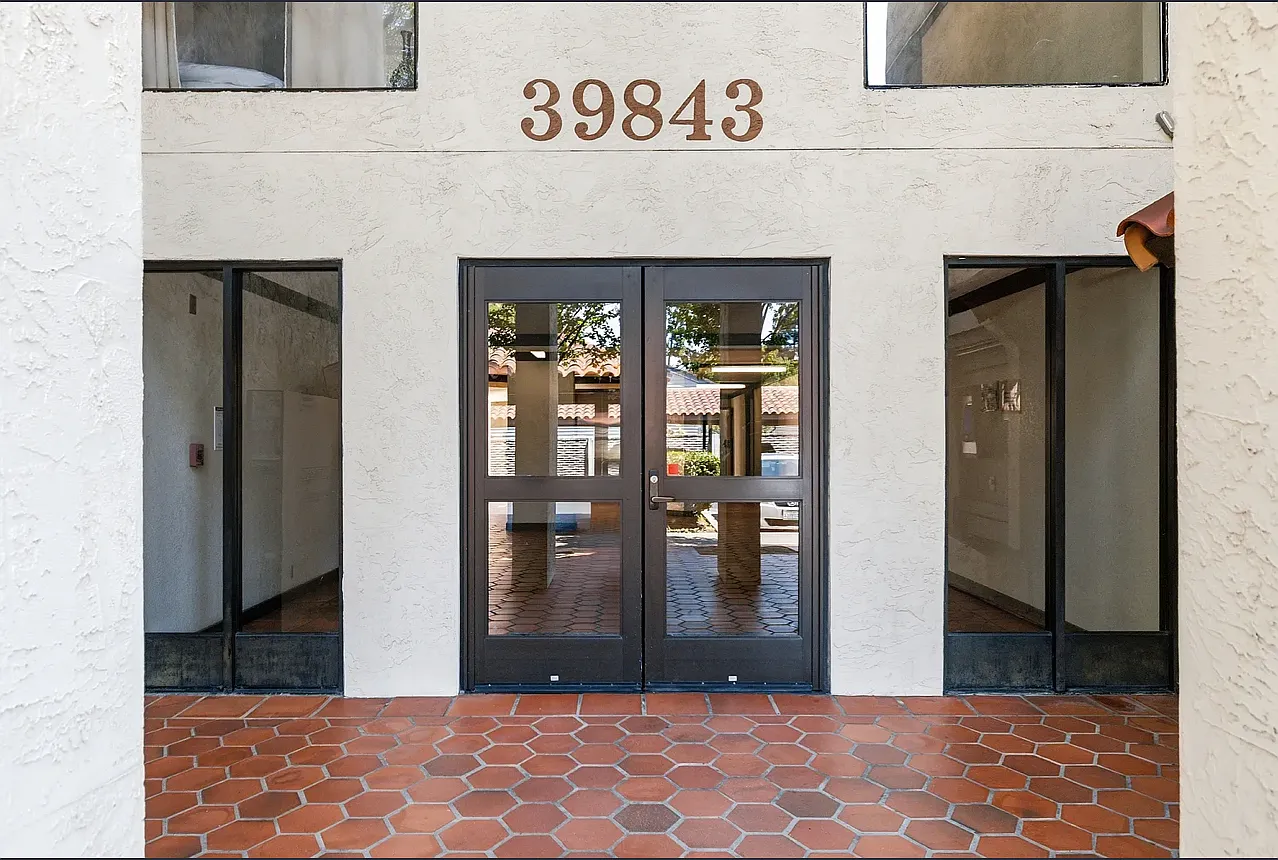 3 bed, 1283 sqft, $3,295 — Photo 4