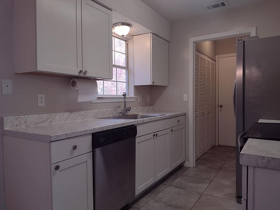 3rd image of 224 Southview Dr