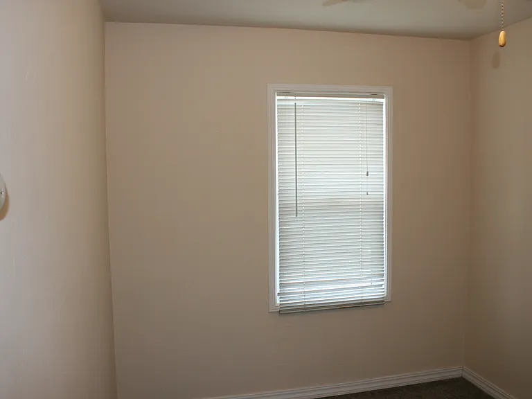 1460 Oxford Way — Photo 34