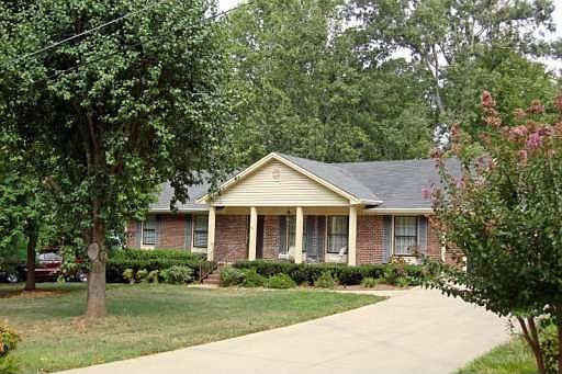 1st image of 2911 Meade Cir SE