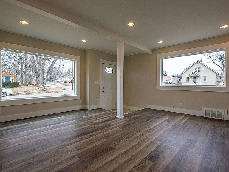 2301 Wayne St — Photo 2