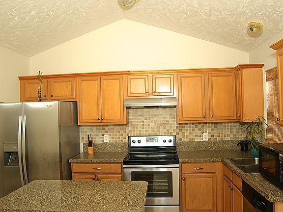 3rd image of 122 Dolores Ct