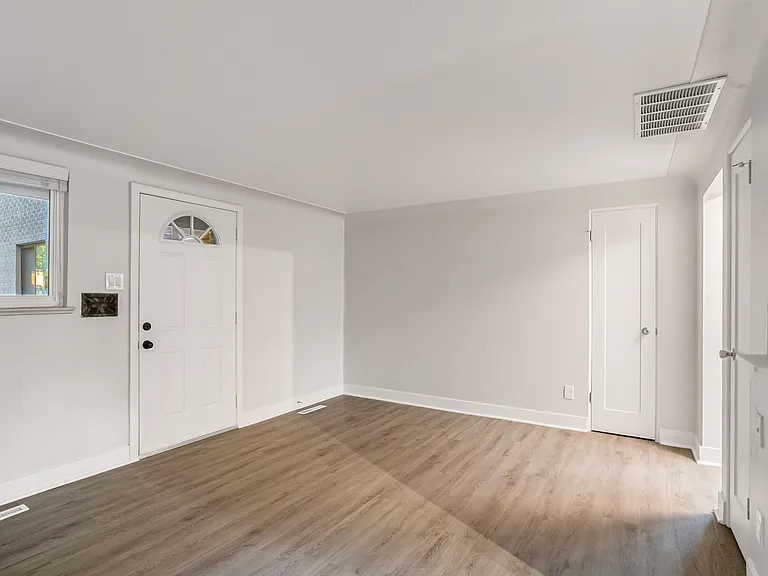 2421 S Gaylord St — Photo 32