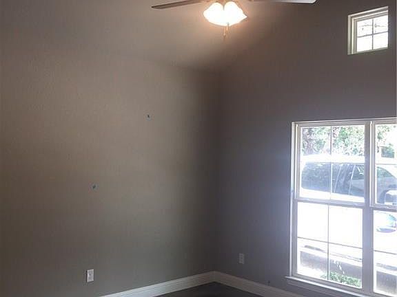 2nd image of 1015 Ross St