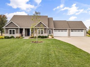 706 Pleasant St SE, Bondurant, IA 50035